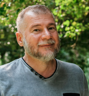 <em>Carlos T.</em>